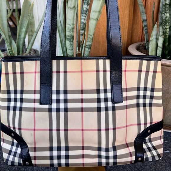 Burberry tote - Picture 1 of 6